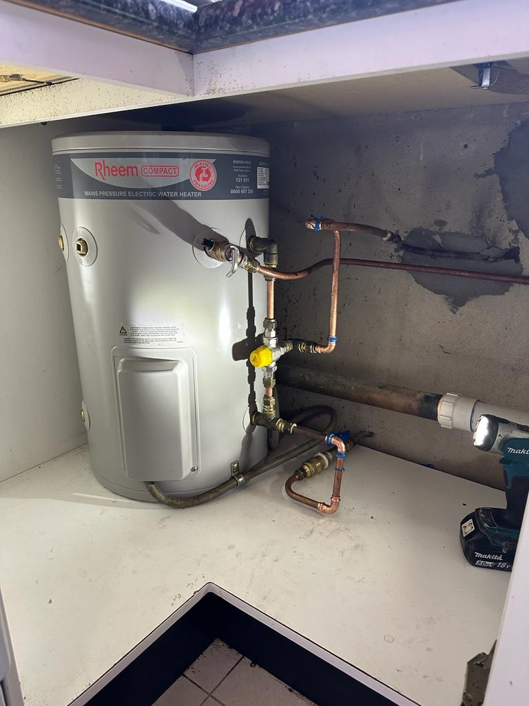 hot water plumber in nowra