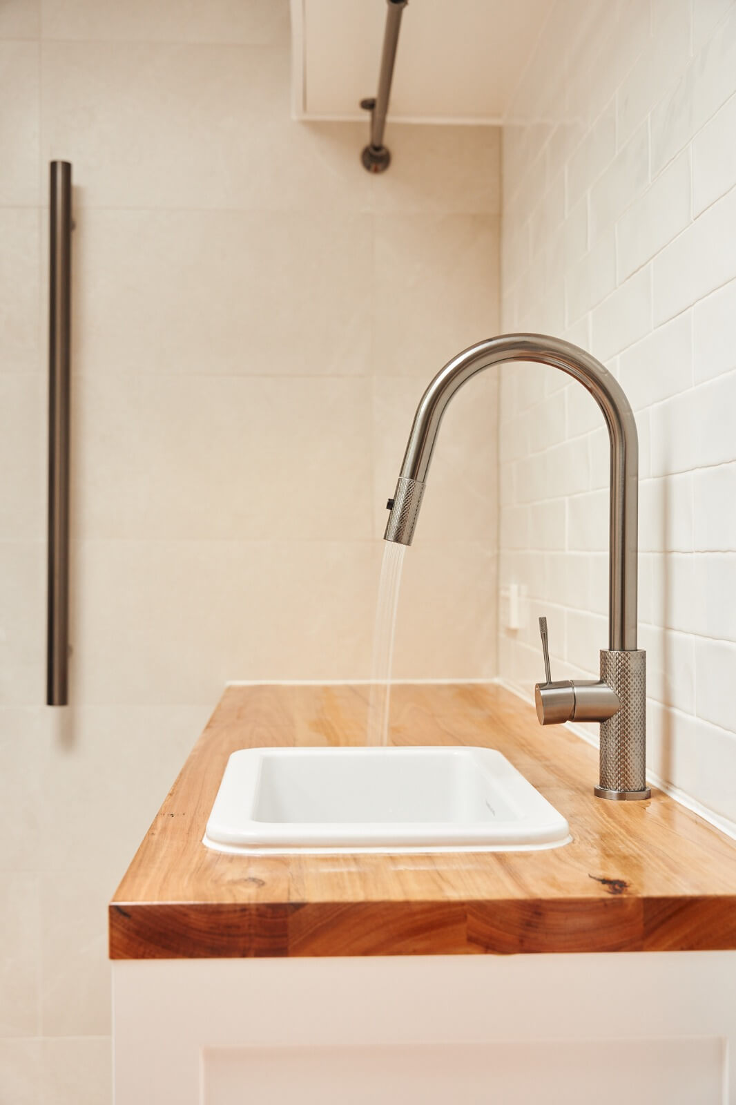 Double bowl sink installation for extra convenience