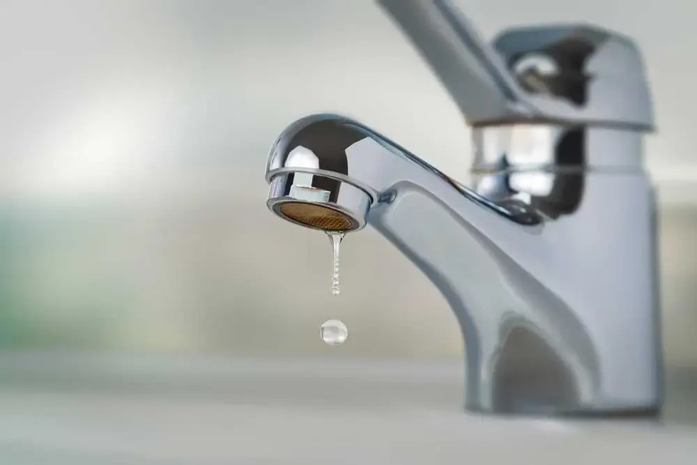 Kitchen tap installation with modern designs